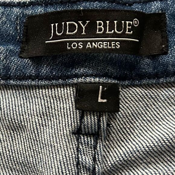 Judy Blue Light Wash Distressed Raw Hem Jean Shorts Size Large JB150018 - Picture 10 of 10